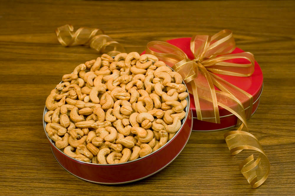 Giant Whole Cashews Salted Q870