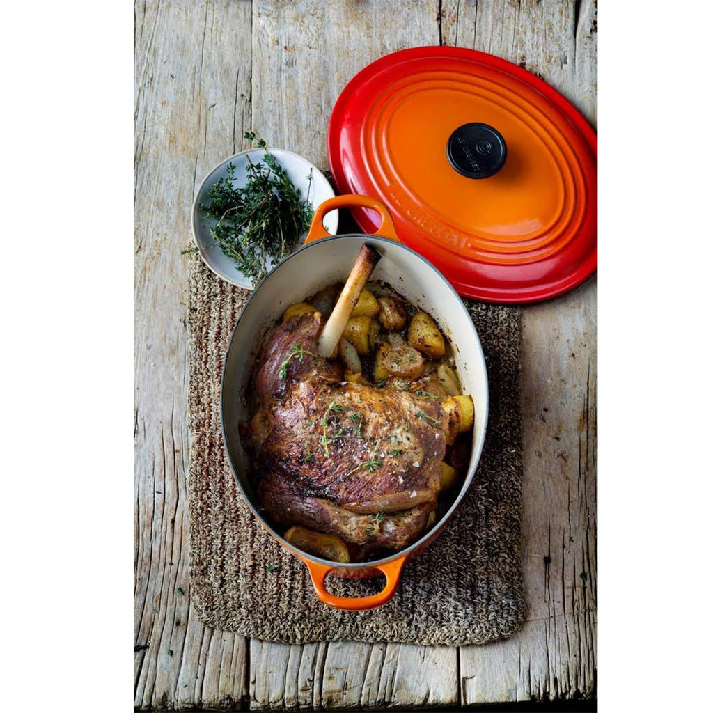 6.75-Quart Cast Iron Oval Dutch Oven Y238