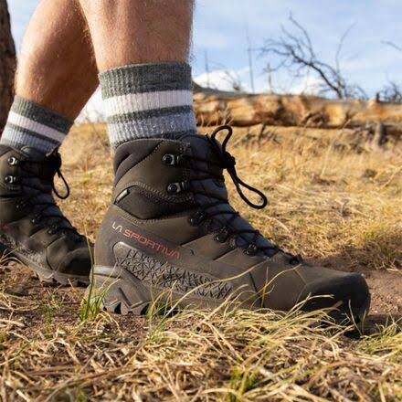 Carbon/Chili Wide Hiking Boots C102